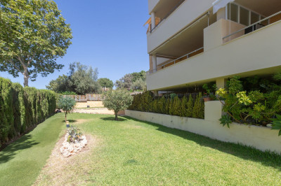 3 Bedroom Middle Floor Apartment in Elviria - Image 5