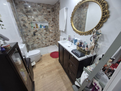 2 Bedroom Middle Floor Apartment in Marbella - Image 5