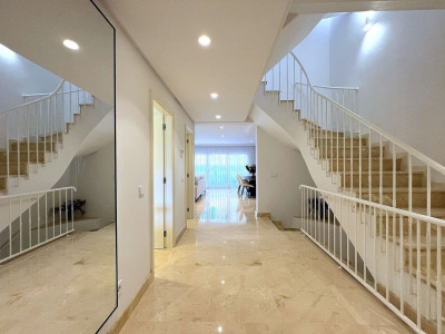 4 Bedroom Townhouse in Estepona - Image 3