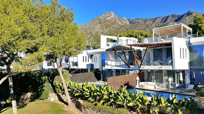 5 Bedroom Semi-Detached House in Sierra Blanca - Image 1