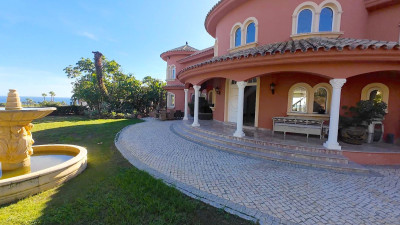 8 Bedroom Detached Villa in El Paraiso - Image 5