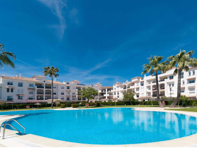 2 Bedroom Middle Floor Apartment in San Pedro de Alcántara - Image 1