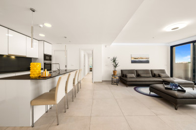 3 Bedroom Penthouse in Benahavís - Image 3