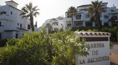 2 Bedroom Middle Floor Apartment in La Alcaidesa - Image 4