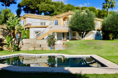 4 Bedroom Detached Villa in Hacienda Las Chapas - Image 2