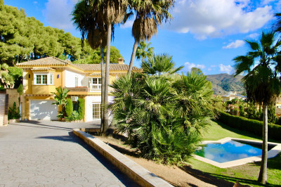 4 Bedroom Detached Villa in Hacienda Las Chapas - Image 5