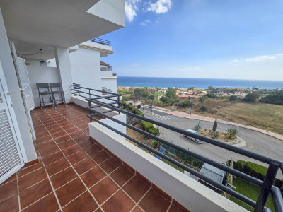 2 Bedroom Middle Floor Apartment in La Duquesa