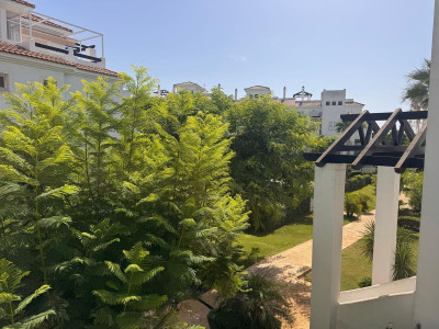 2 Bedroom Middle Floor Apartment in La Duquesa - Image 3