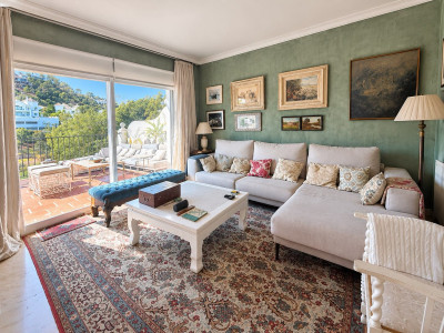 5 Bedroom Townhouse in Benahavís - Image 3