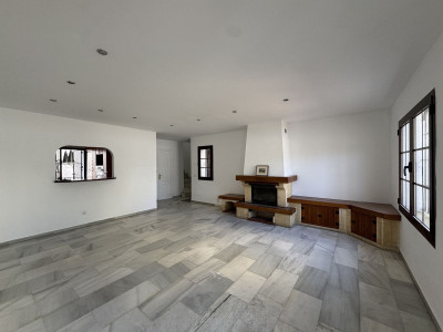 7 Bedroom Townhouse in Marbella - Image 3