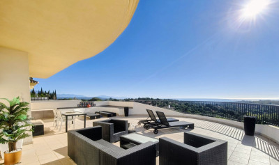 2 Bedroom Middle Floor Apartment in San Roque Club