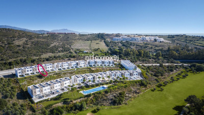 3 Bedroom Townhouse in Estepona - Image 1