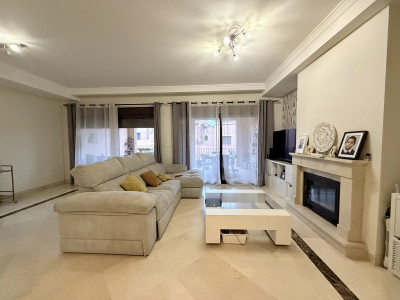 4 Bedroom Semi-Detached House in Estepona - Image 4