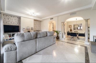 4 Bedroom Semi-Detached House in Estepona - Image 5