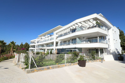 3 Bedroom Middle Floor Apartment in El Chaparral - Image 2