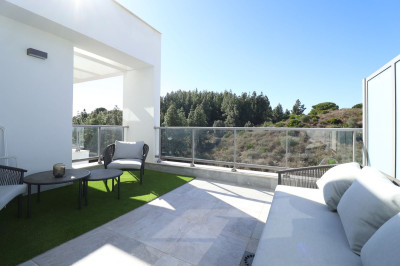 3 Bedroom Middle Floor Apartment in El Chaparral - Image 4