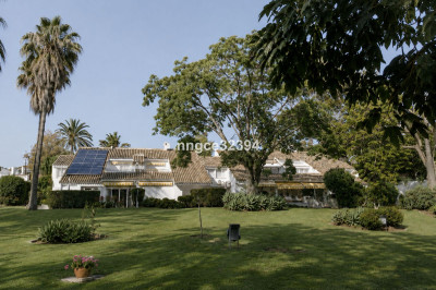 3 Bedroom Semi-Detached House in Puerto Banús - Image 1