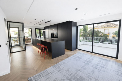 3 Bedroom Duplex in Marbella - Image 2