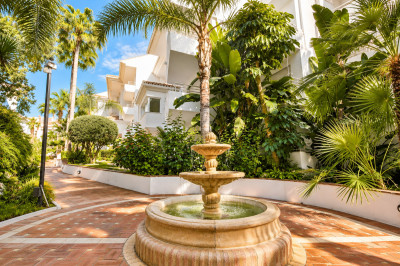 4 Bedroom Penthouse Duplex in Guadalmina Baja - Image 2