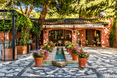 5 Bedroom Detached Villa in Guadalmina Baja - Image 2