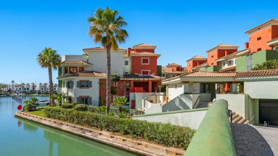 2 Bedroom Middle Floor Apartment in Sotogrande Marina - Image 1