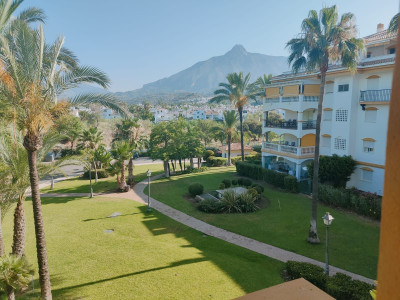 2 Bedroom Middle Floor Apartment in Marbella - Image 4