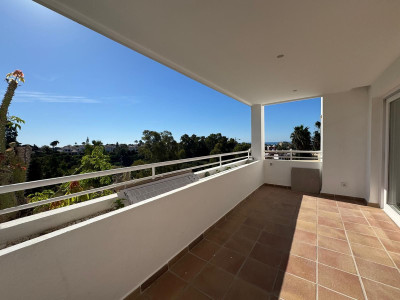 2 Bedroom Middle Floor Apartment in Atalaya - Image 2
