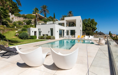 4 Bedroom Detached Villa in Marbella - Image 2