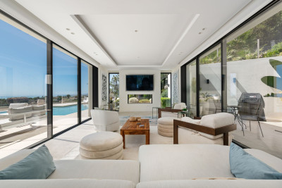 4 Bedroom Detached Villa in Marbella - Image 5