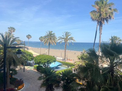 3 Bedroom Middle Floor Apartment in Estepona - Image 1