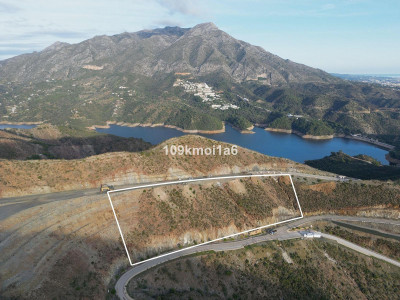Residential Plot in Benahavís - Image 1