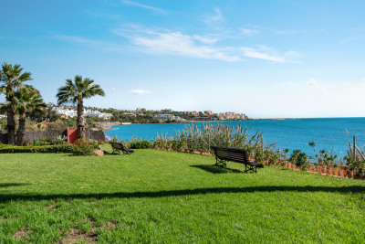 3 Bedroom Townhouse in Estepona - Image 1