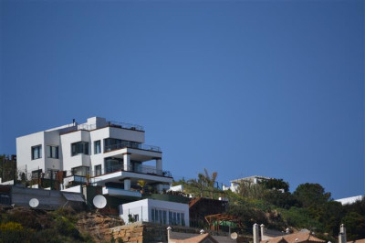 5 Bedroom Detached Villa in La Duquesa - Image 3