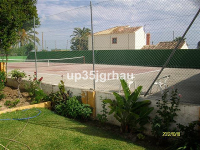 5 Bedroom Detached Villa in Estepona - Image 4