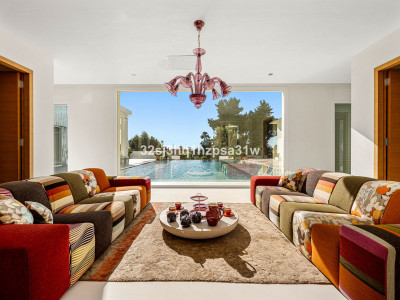 6 Bedroom Detached Villa in Guadalmina Alta - Image 1