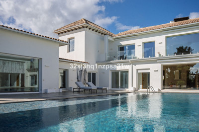 6 Bedroom Detached Villa in Guadalmina Alta - Image 2