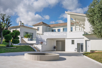 6 Bedroom Detached Villa in Guadalmina Alta - Image 3