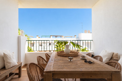 2 Bedroom Middle Floor Apartment in Miraflores - Image 1