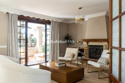 4 Bedroom Detached Villa in San Pedro de Alcántara - Image 3