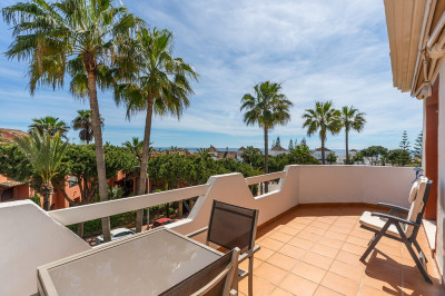 2 Bedroom Middle Floor Apartment in Marbella - Image 1