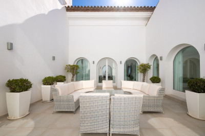 9 Bedroom Detached Villa in Hacienda Las Chapas - Image 1