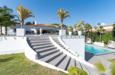6 Bedroom Detached Villa in Atalaya - Image 3