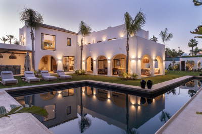 5 Bedroom Detached Villa in Guadalmina Baja - Image 1