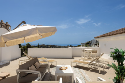 2 Bedroom Penthouse in Benahavís - Image 1