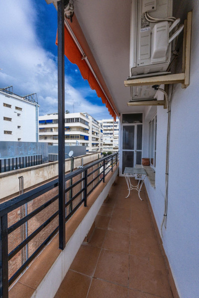 4 Bedroom Middle Floor Apartment in Marbella - Image 3