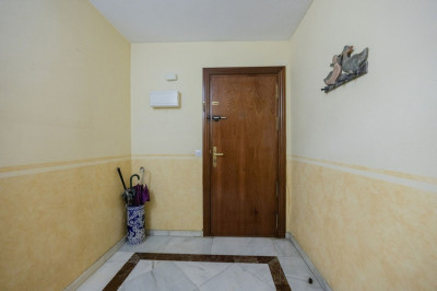 4 Bedroom Middle Floor Apartment in Marbella - Image 4
