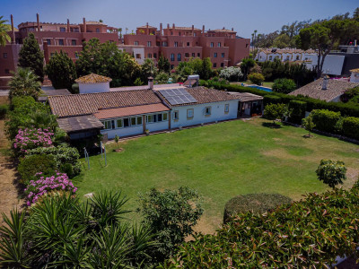 4 Bedroom Detached Villa in San Pedro de Alcántara - Image 2