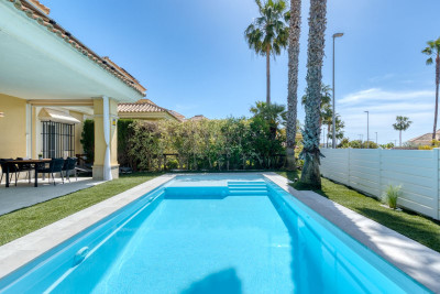 4 Bedroom Semi-Detached House in Santa Clara - Image 5