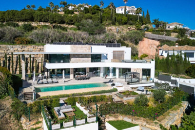 4 Bedroom Detached Villa in Los Arqueros - Image 1