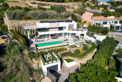4 Bedroom Detached Villa in Los Arqueros - Image 2